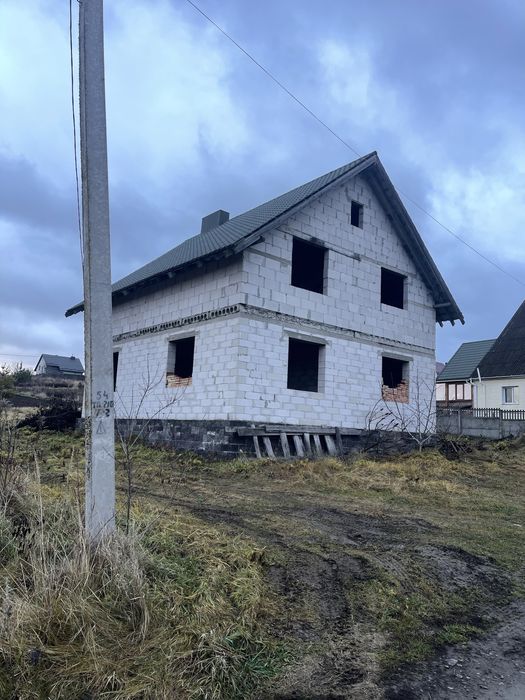 Продаж незавершеного будинку в Корнині