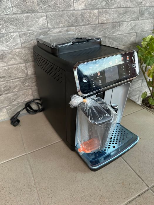 Кавомашина Philips Latte Go EP5500 кавоварка нова вітринний зразок