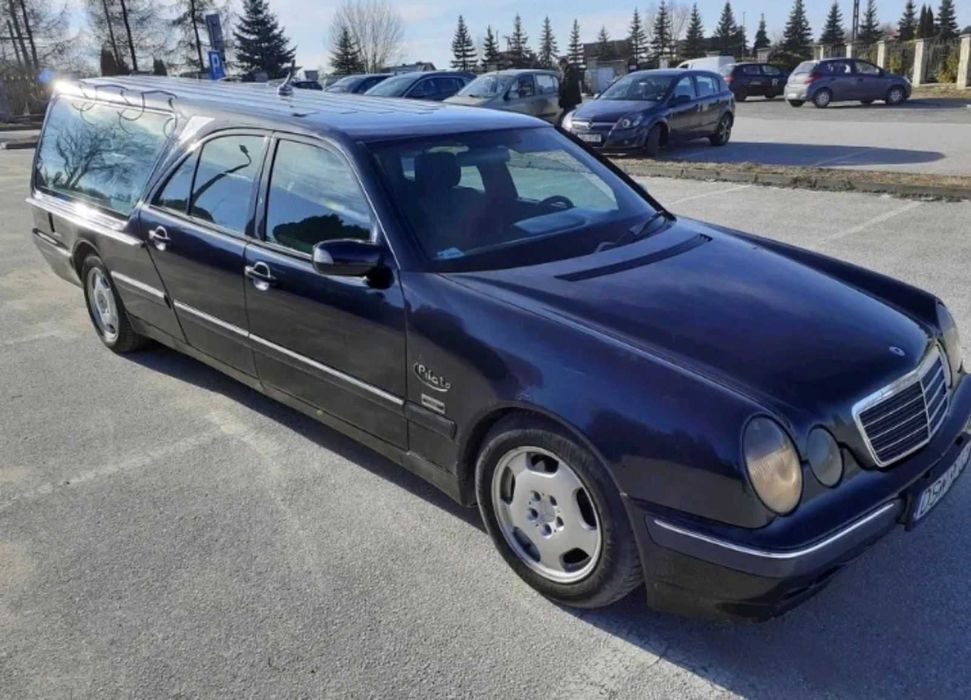 Mercedes-Benz E 270 КАТАФАЛК 2000