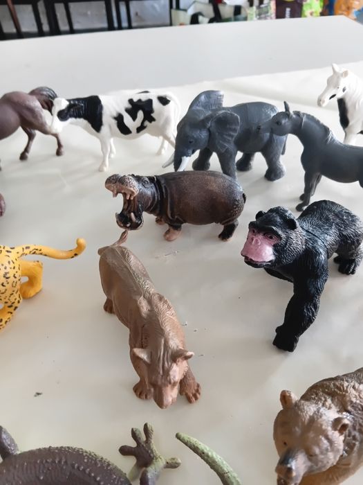 20 figuras de animais de marca com 12 cm(novos)