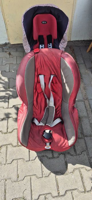 Komplet Foteliki Romer dla dziecka do samochodu.