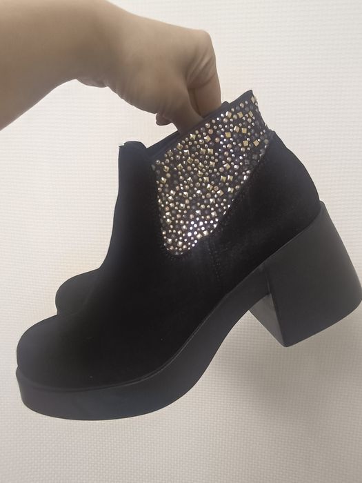 Чорні ботильйони натуральний замш, жіноче взуття, утеплені з камінцями