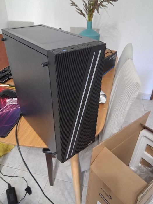 Caixa / Torre ATX para PC - Boa Ventilação (Entrego em Mão)