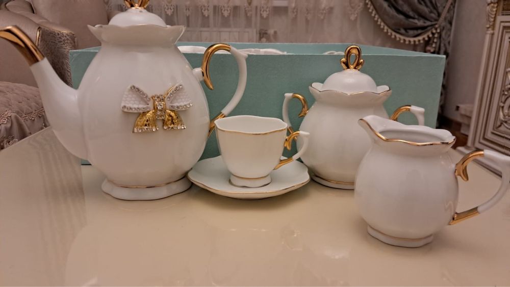 Дуже гарний чайний сервіз на подарунок