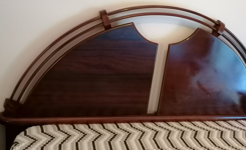 Mobilia de quarto =Cama completa + 2 mesinhas cabeceiras