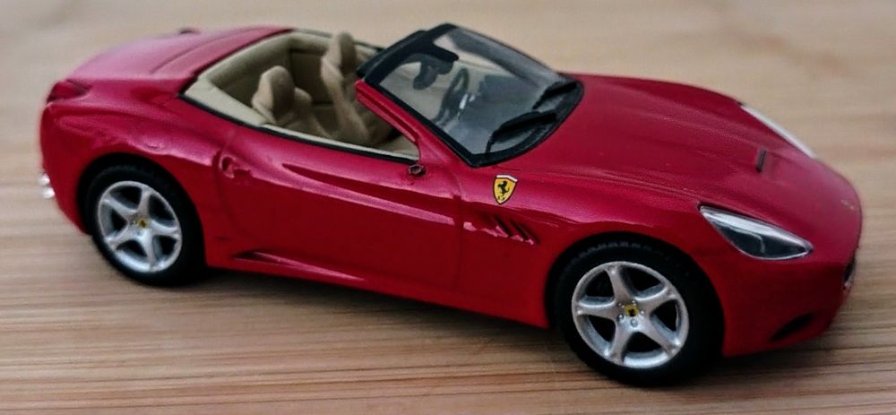 Osiem modeli super samochodów cena za komplet