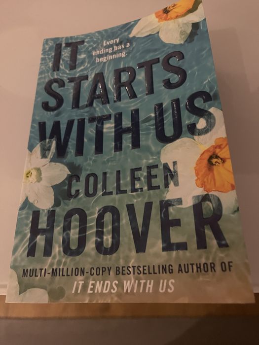 2 Livros  em Ingles da Colleen Hoover