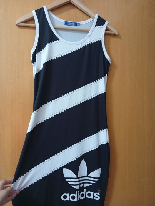 Vestido preto adidas