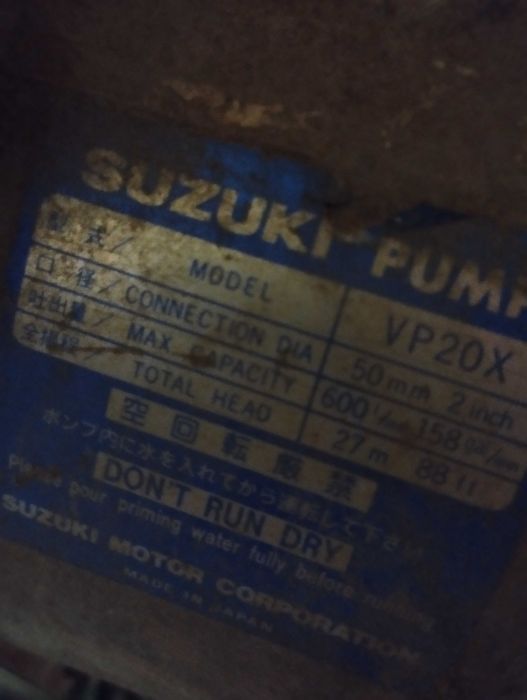 Bomba de água a gasolina impecável