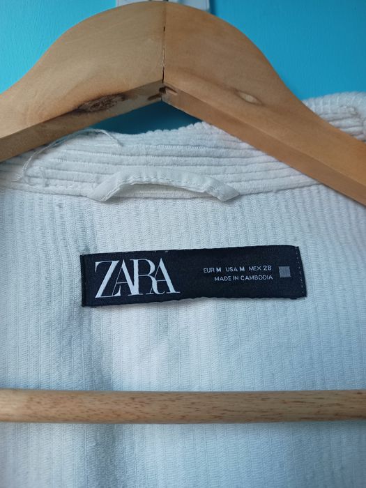 Kurtka sztruksowa biała marki Zara