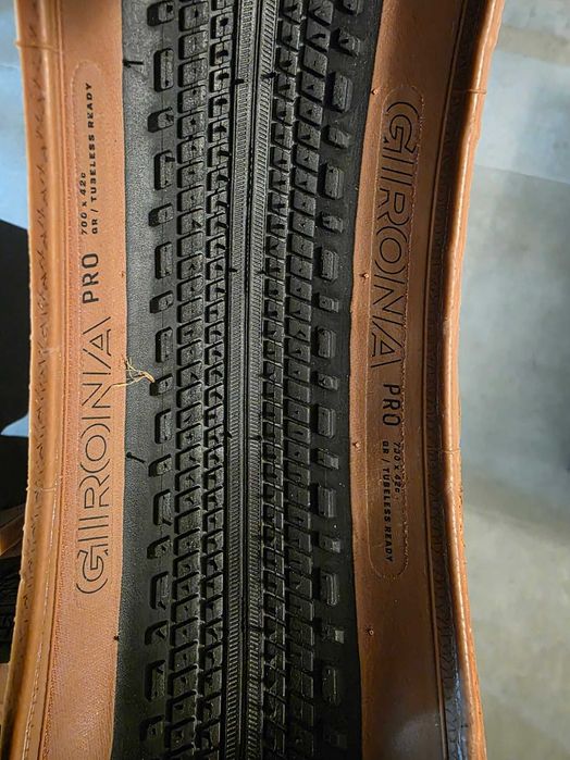 CENA ZA 2 SZT Bontrager Girona PRO GR TLR 700c x 42mm