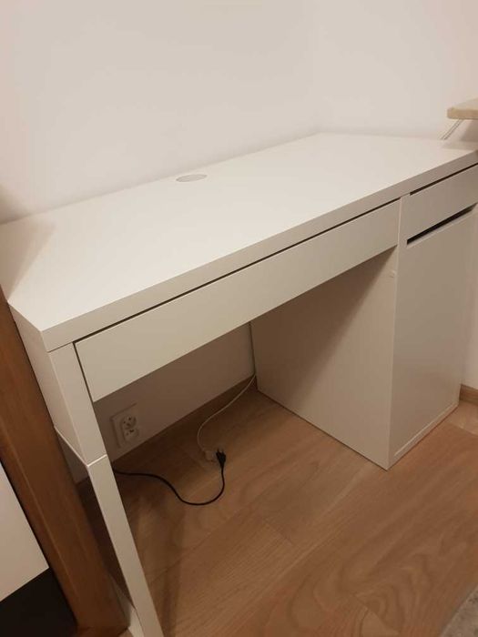 Biurko BIAŁE lub CZARNE ;Mickie .105 x 50 x 75 . NOWE . ZAPAKOWANE