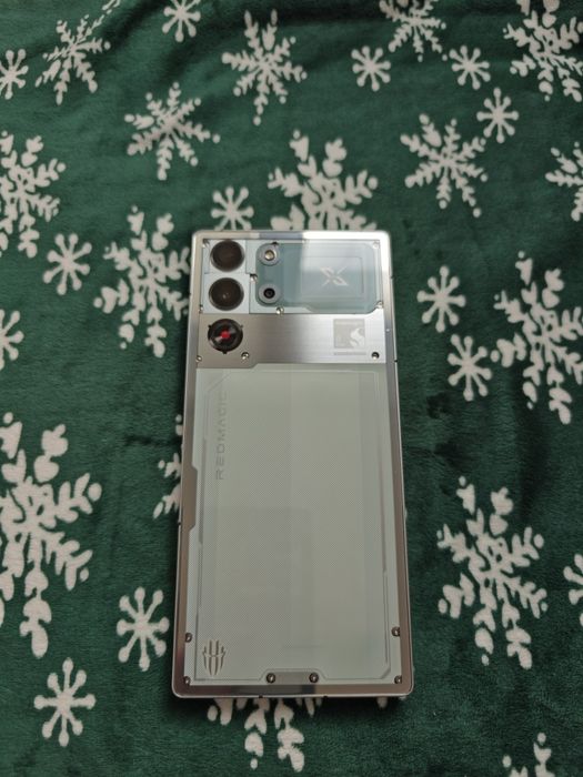 REDMAGIC 10S Pro z akcesoriami