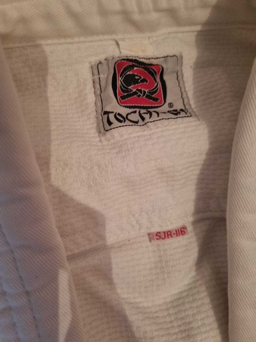 2 Casacos de Artes Marciais em bom estado valor cada