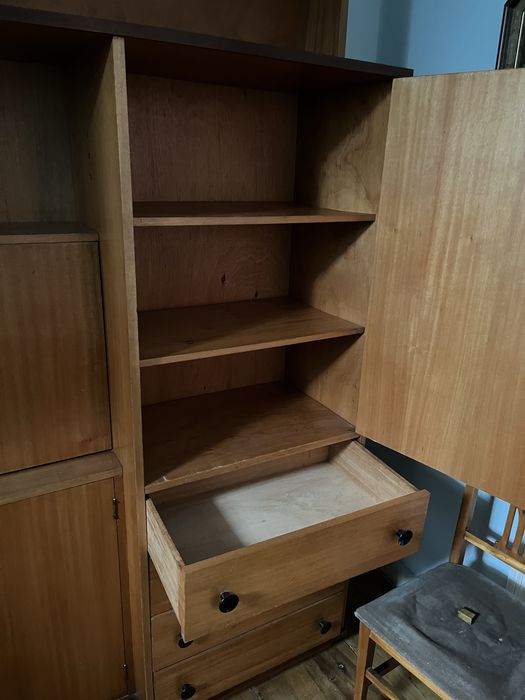 Cama solteiro + Roupeiro + secretaria