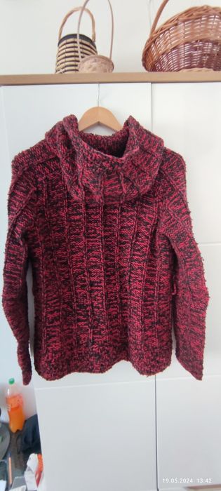 Sweter wełniany z kapturem damski