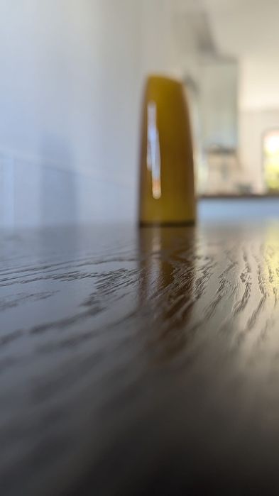 Consola Minimalista de Design – Carvalho Negro e Metal – Estado Impecável