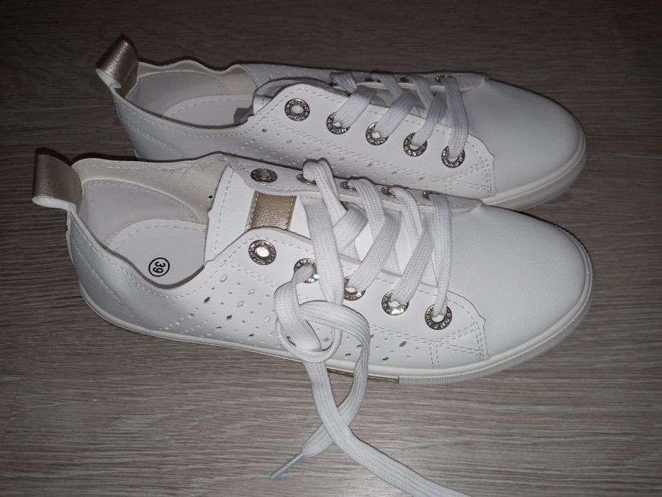 Nowe białe trampki z eko skórki rozmiar 38