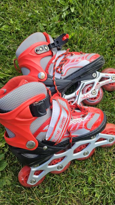 Продам ковзани і ролики  розмір 28-33 в ідеальному стані.