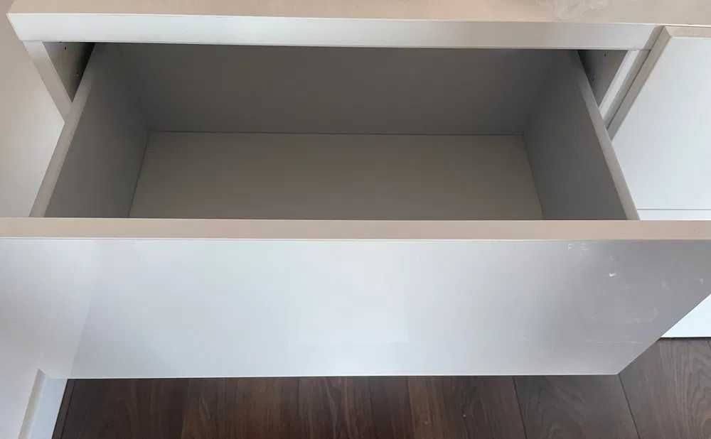 Móvel Branco 4 gavetas