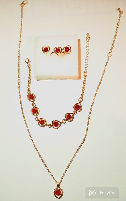 Біжутерія.набор прикрас