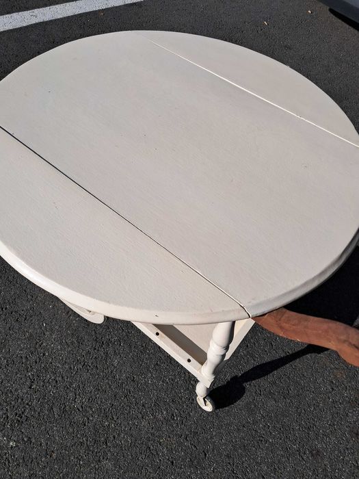 Carrinho branco de chá .