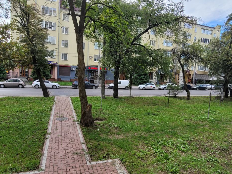 Оренда комерції, фасад, в Центрі 65 кв.м., з ремонтом