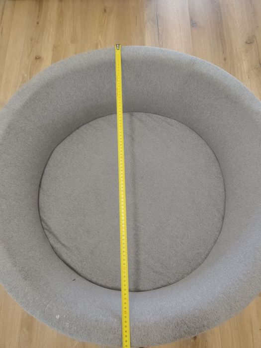 Suchy basen z kulkami