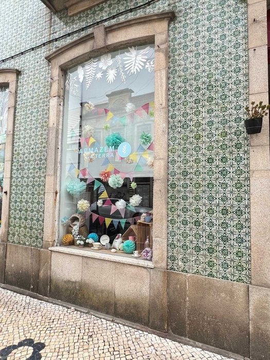 Venda de Negócio de produtos da terra no centro da cidade de Ovar