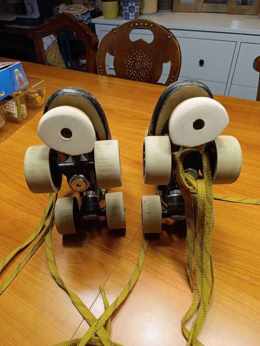 2 pares de Patins hóquei
