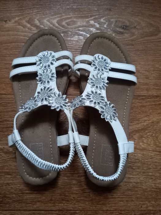 Босоножки новые 38 р