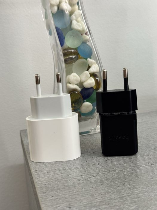 Блок для зарядки baseus 20W и оригинальный блок для зардки apple