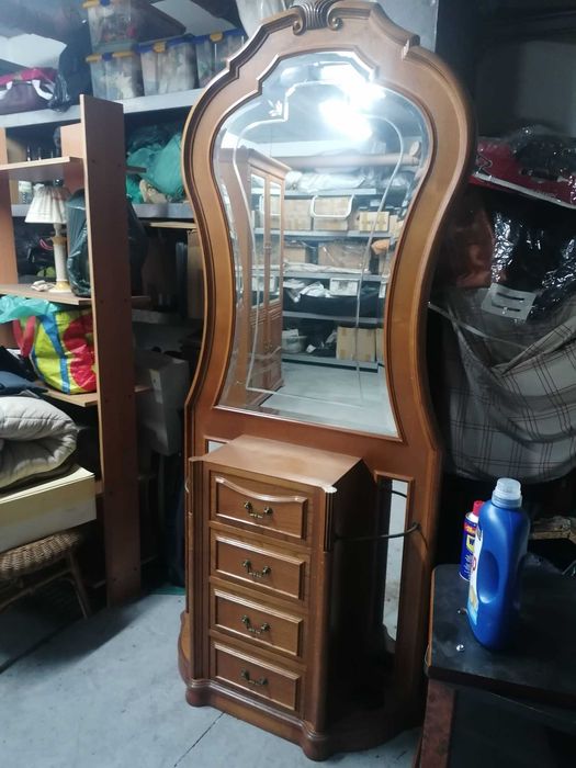 Bengaleiro com gavetas