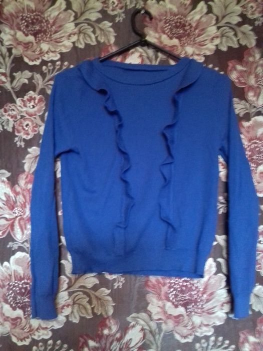 Жіноча кофта з рюшами