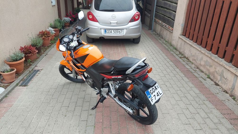 Honda CBR 125R,rok 2006,na kat B,stan bdb,przebieg 11tyś km,OC,PT,yama
