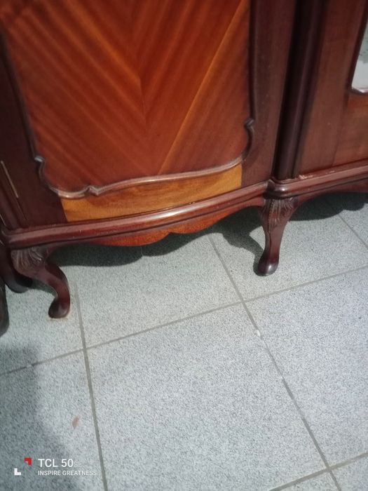 Guarda fatos muito antigo ( centenário) em ótimo estado.