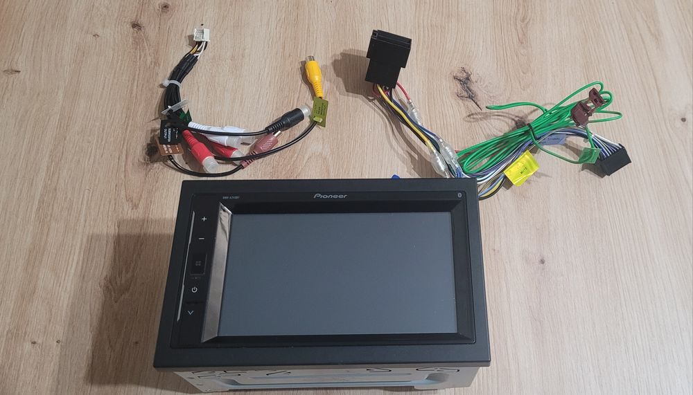 Radio Pioneer Dmh a240Bt  2 Din USB Bluetooth  ( dotykowy  ekran)