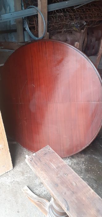 Vendo mesa redonda com pé usada