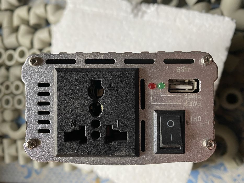 Автомобільний інвертор