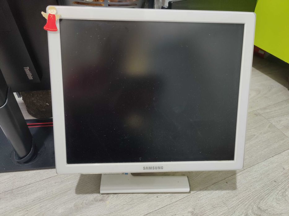 Samsung монітор білий
