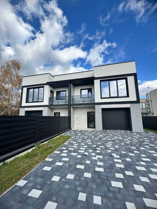 Продаж сучасного дуплексу з земельною ділянкою у Крихівцях