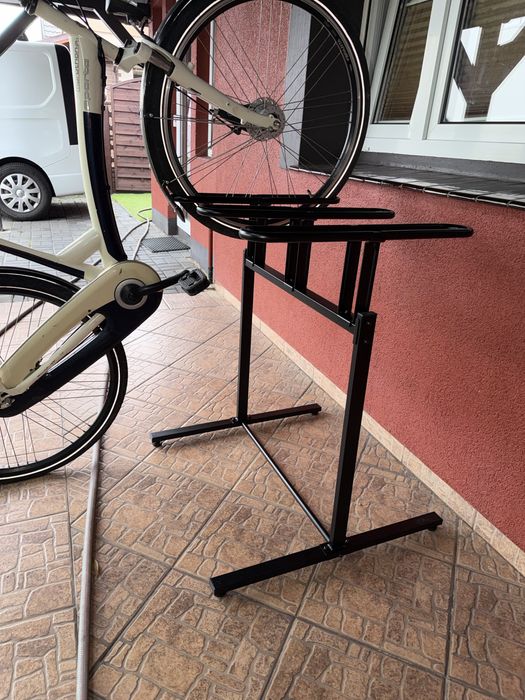 Stojak parkingowy na 3 rowery – metalowy, stabilny