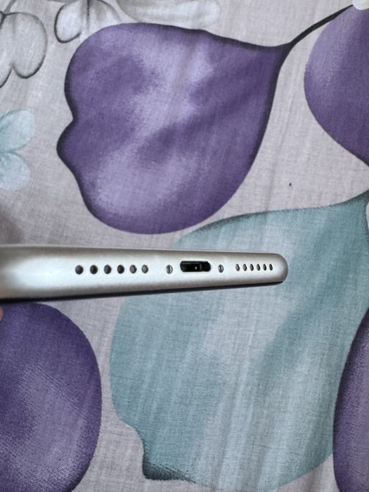 iPhone 11 white