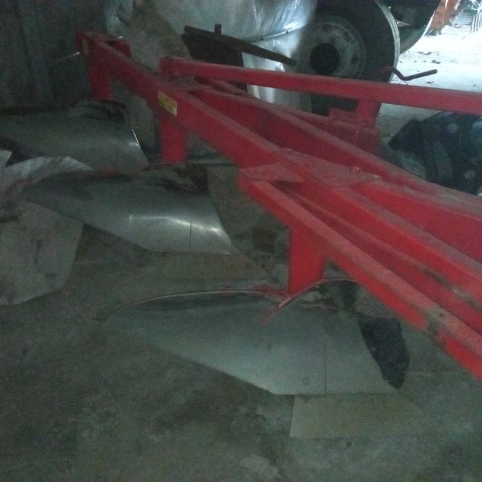 Pług 4 skibowy Jednobelkowy Oprysk Rozsiew