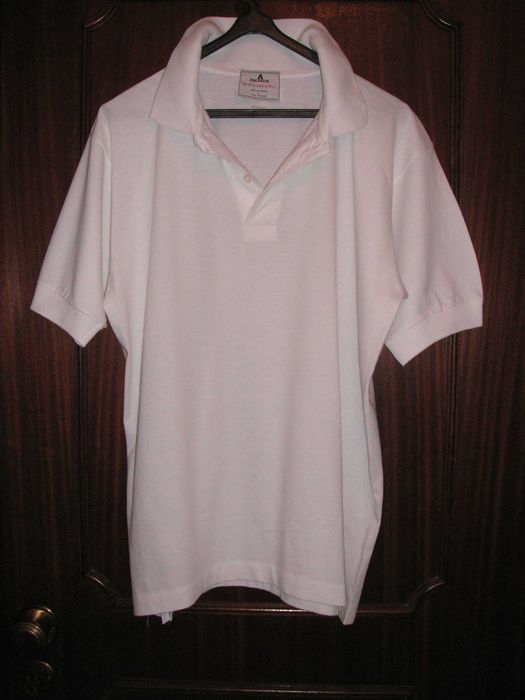 Polo Marca Pingouin e Calções de Banho Vermelhos
