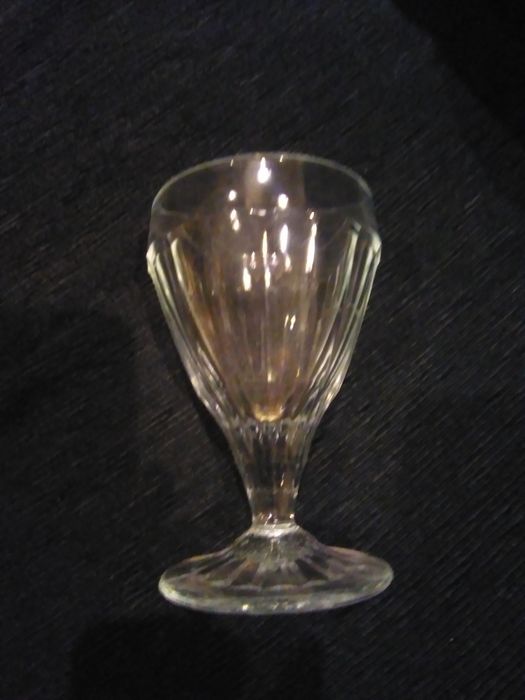 Varios copos e taças