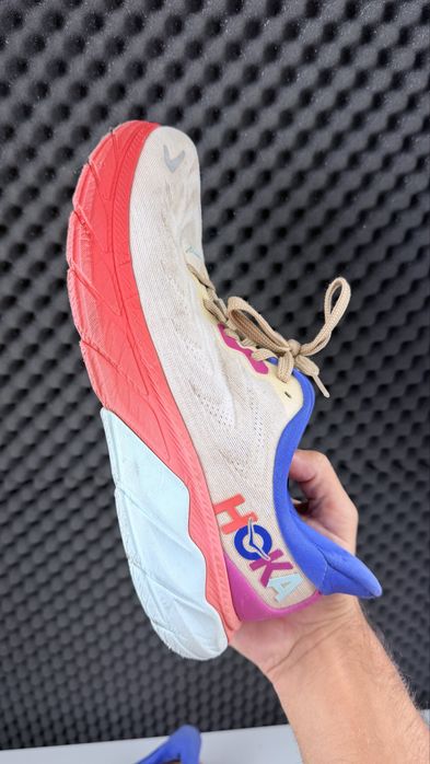 Hoka Arahi 6 running