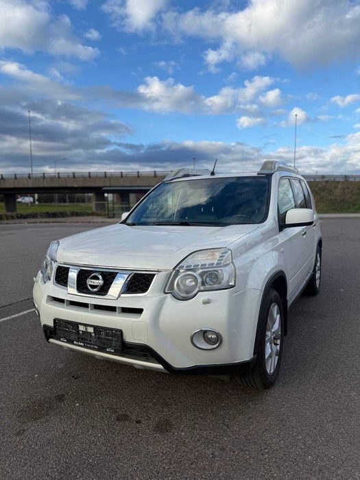 Продаю Nissan X-TRAIL 2011 року. Автомобіль пригнаний з Норвегії.
Обслуговувався за регламентом на офіційному сервісі, оригінальний пробіг підтверджений сервісною книжкою. 2 ключі.
2.0 Дизель. Автомат. Пробіг 286 тис. км. Повний привід!
Круїз-контроль, клімат-контроль, підігрів передніх сидінь, електросклопідйомники передні та задні, бортовий комп’ютер з інформаційним дисплеєм, мультируль керуванням мультимедією, навігація.
Автомобіль знаходиться в Перемишлі.
Більш детально по телефону +38********91 (тільки Viber, Telegram, WhatsApp)!
Або номер в Україні +38********88.