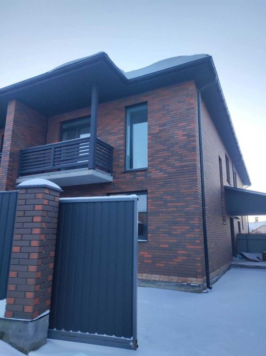 Продам 2-х поверховий таунхаус на Старому Місті 3997