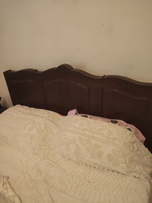 Móveis de madeira para quarto, Armário, cama, mesinha e cómoda